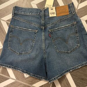 NWT Levi’s high rise loose denim shorts size 27
